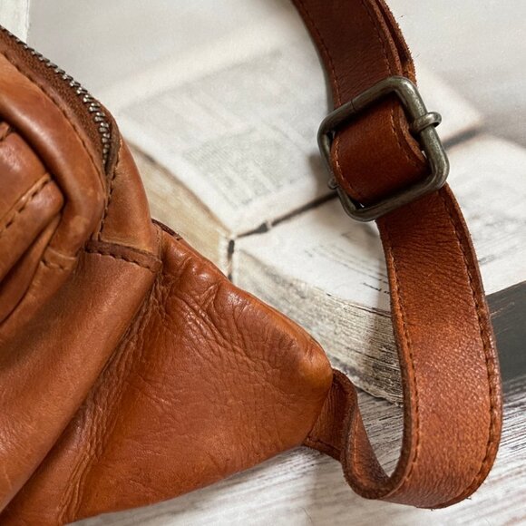 VILENCA HOLLAND SADDLE BROWN LEATHER WAIST OR SLING BAG/ADJUSTABLE STRAP; NWOT! - Picture 7 of 8